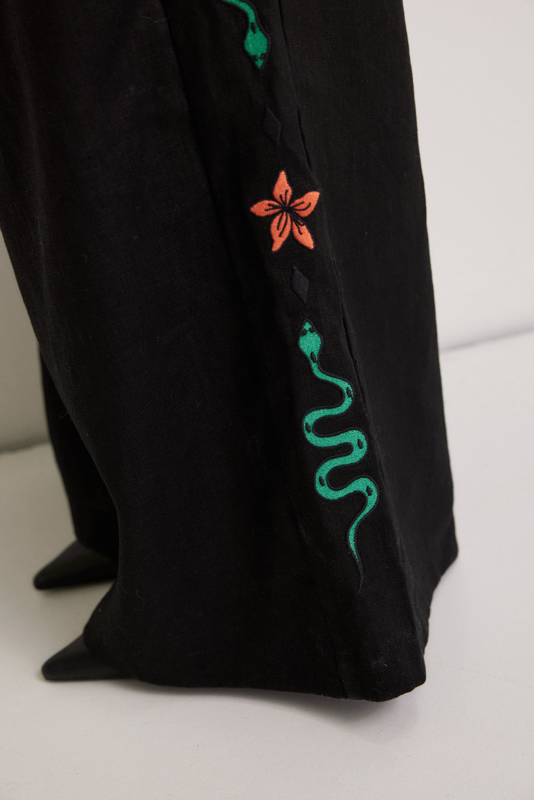 Miranda Embroidered Linen Pants - Black